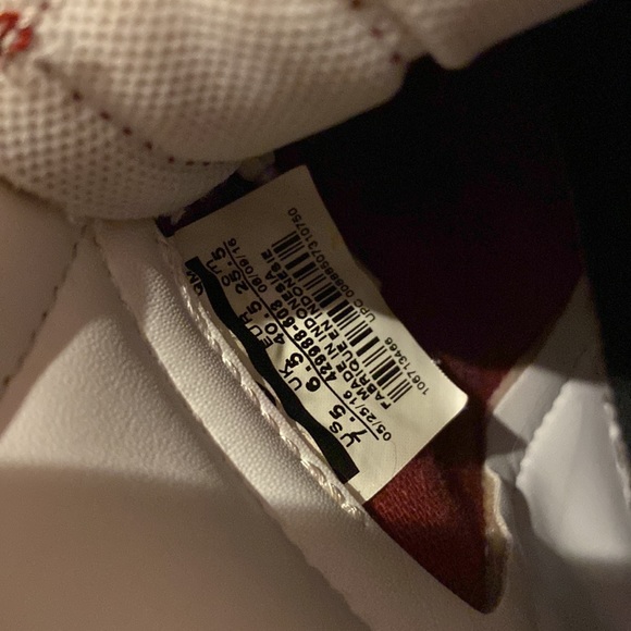 LIKE NEW RED NIKE BLAZERS - Picture 3 of 3